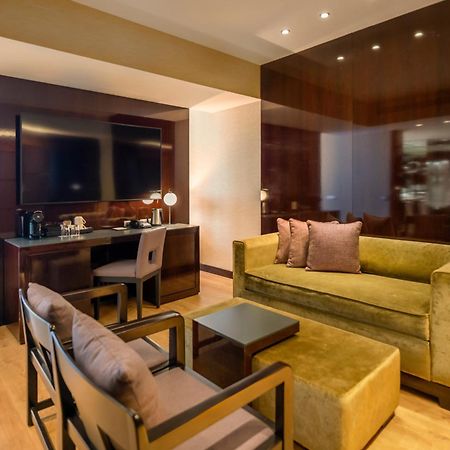 Hotel Hyatt Regency Barcelona Tower L'Hospitalet de Llobregat Esterno foto A suite at the hotel