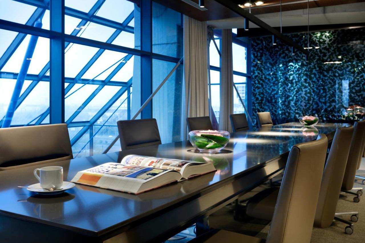 Hotel Hyatt Regency Barcelona Tower L'Hospitalet de Llobregat Esterno foto The interior of the office