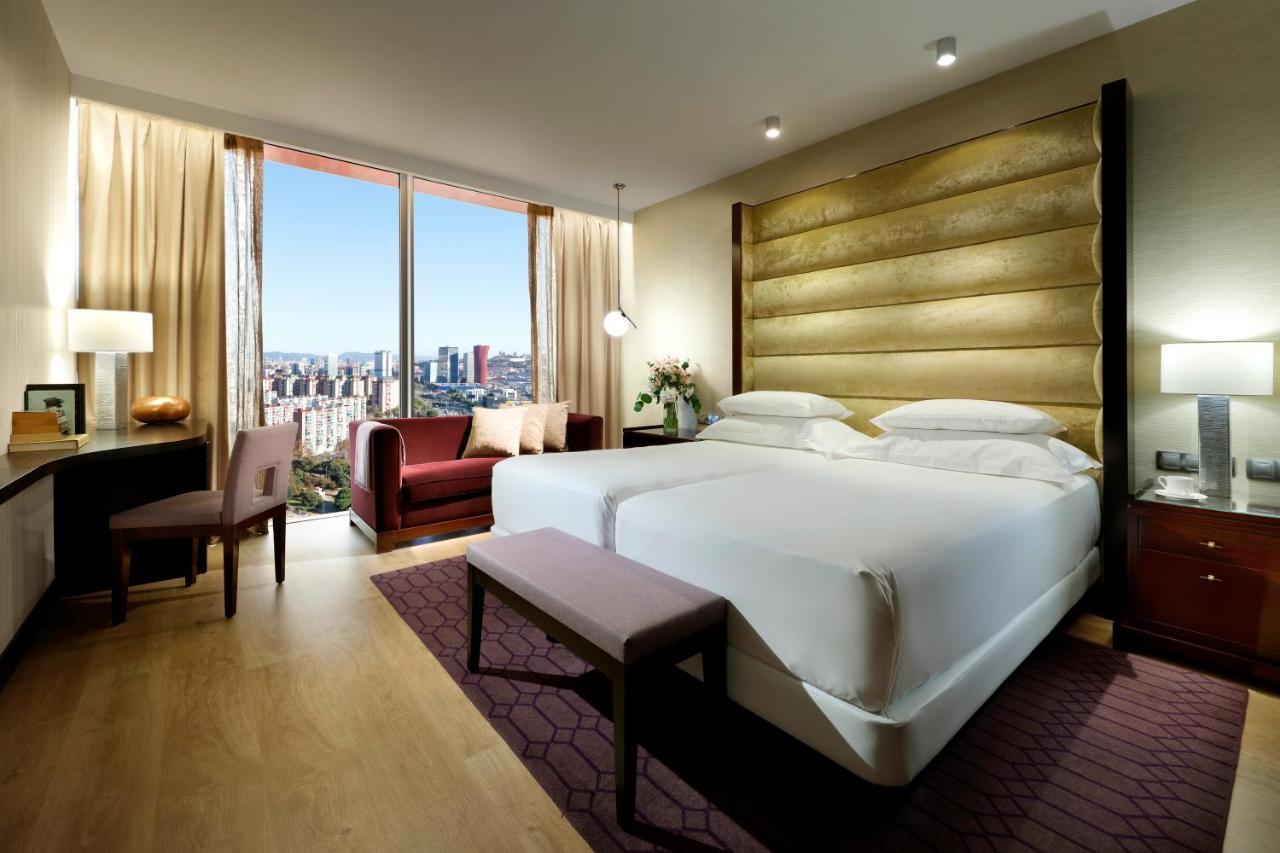 Hotel Hyatt Regency Barcelona Tower L'Hospitalet de Llobregat Esterno foto Deluxe Room