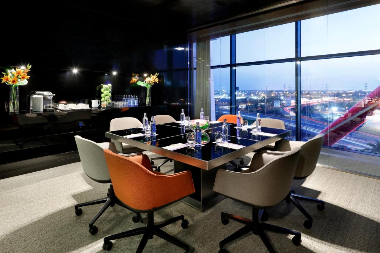 Hotel Hyatt Regency Barcelona Tower L'Hospitalet de Llobregat Esterno foto Meeting room at the airport