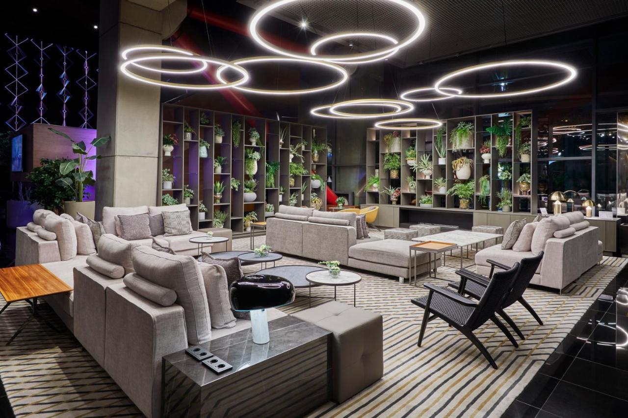 Hotel Hyatt Regency Barcelona Tower L'Hospitalet de Llobregat Esterno foto The lounge at the airport