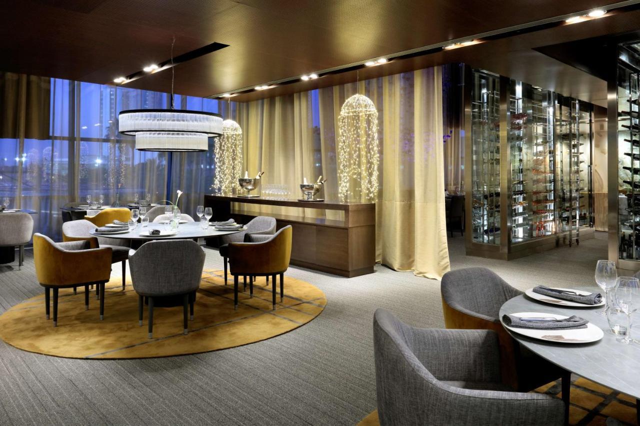 Hotel Hyatt Regency Barcelona Tower L'Hospitalet de Llobregat Esterno foto The interior of the restaurant
