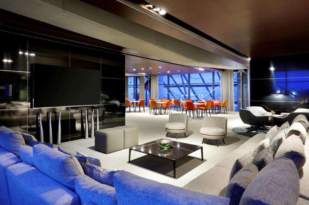 Hotel Hyatt Regency Barcelona Tower L'Hospitalet de Llobregat Esterno foto The lounge at the airport