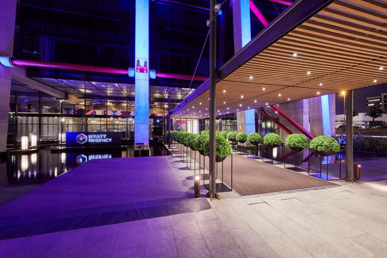 Hotel Hyatt Regency Barcelona Tower L'Hospitalet de Llobregat Esterno foto The lobby of the terminal