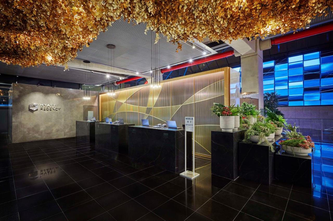 Hotel Hyatt Regency Barcelona Tower L'Hospitalet de Llobregat Esterno foto The lobby of the hotel