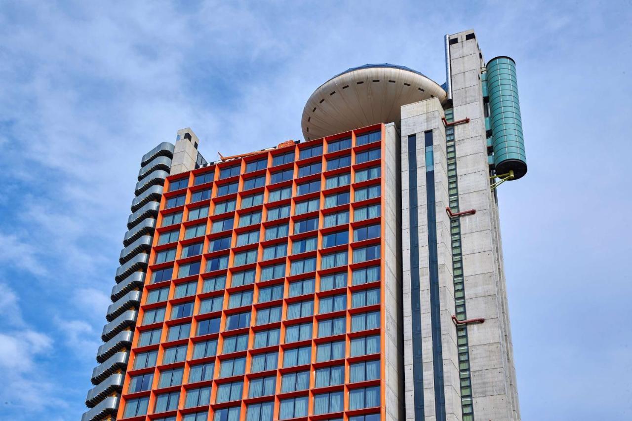Hotel Hyatt Regency Barcelona Tower L'Hospitalet de Llobregat Esterno foto The distinctive orange windows of the Lada Bank headquarters in Moscow