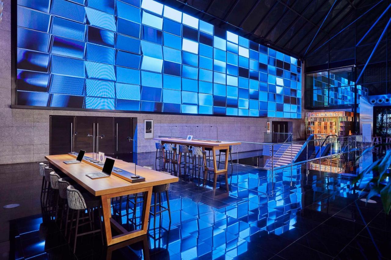 Hotel Hyatt Regency Barcelona Tower L'Hospitalet de Llobregat Esterno foto The interior of the building