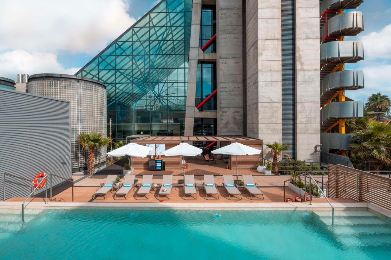 Hotel Hyatt Regency Barcelona Tower L'Hospitalet de Llobregat Esterno foto The swimming pool at the hotel