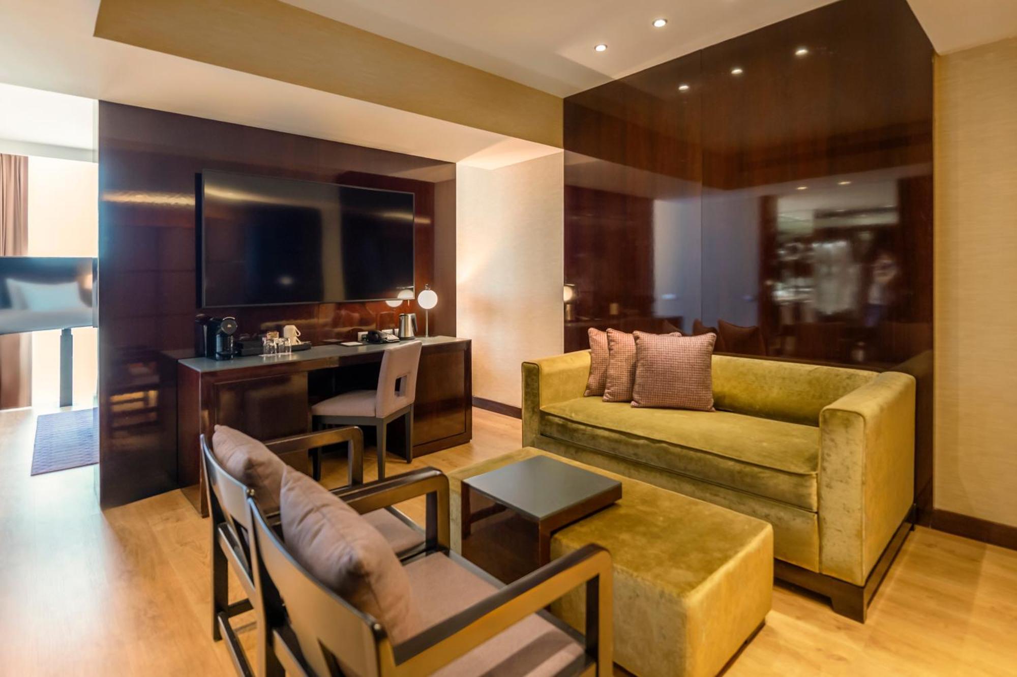 Hotel Hyatt Regency Barcelona Tower L'Hospitalet de Llobregat Esterno foto A suite at the hotel