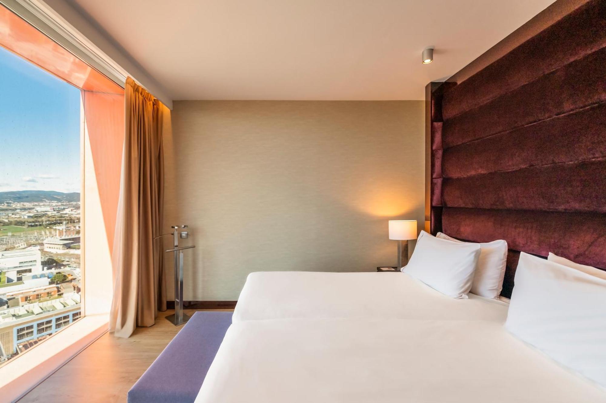 Hotel Hyatt Regency Barcelona Tower L'Hospitalet de Llobregat Esterno foto Deluxe room